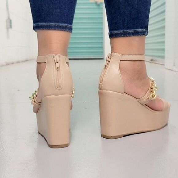 Women's Gold Chain High Wedge Platform Nude Color - Picture 4 of 4
